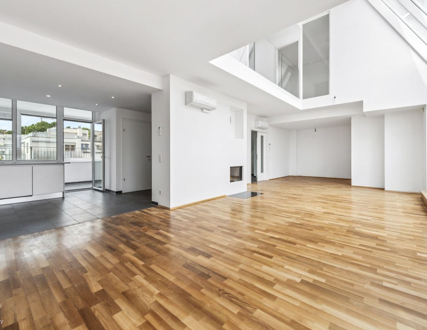 Provisionsfrei Für den Mieter! Exklusives Dg-Wohnung mit Terrasse, Wintergarten & Wellness - Nähe Hohe Warte