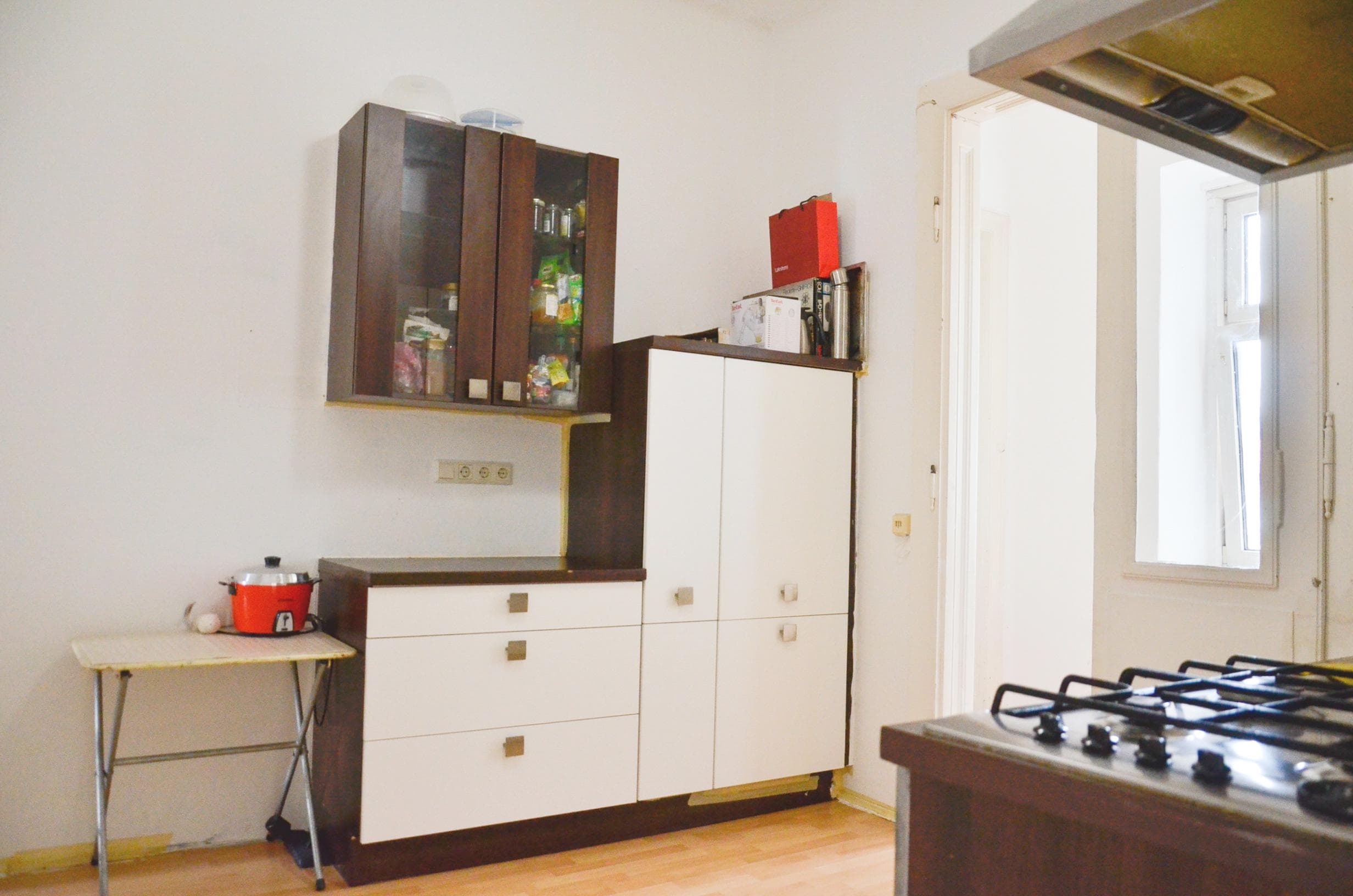 2 Zimmer Altbauwohnung mit großer Küche, auch für WG