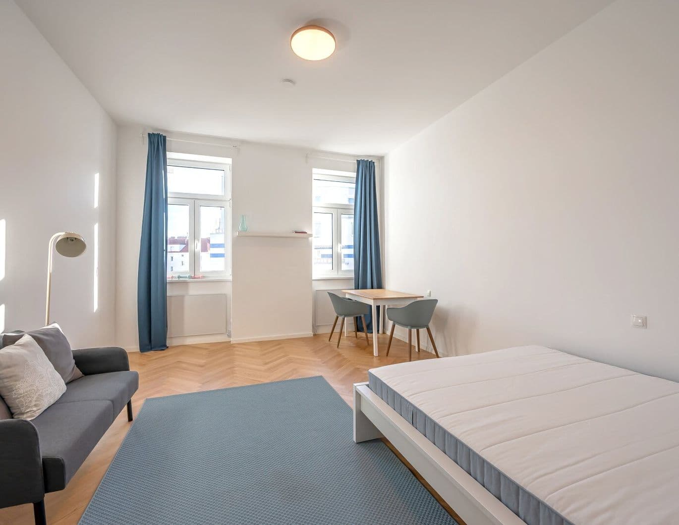 Neu Fantastische 1-Zimmer Wohnung, Voll Möbliert!