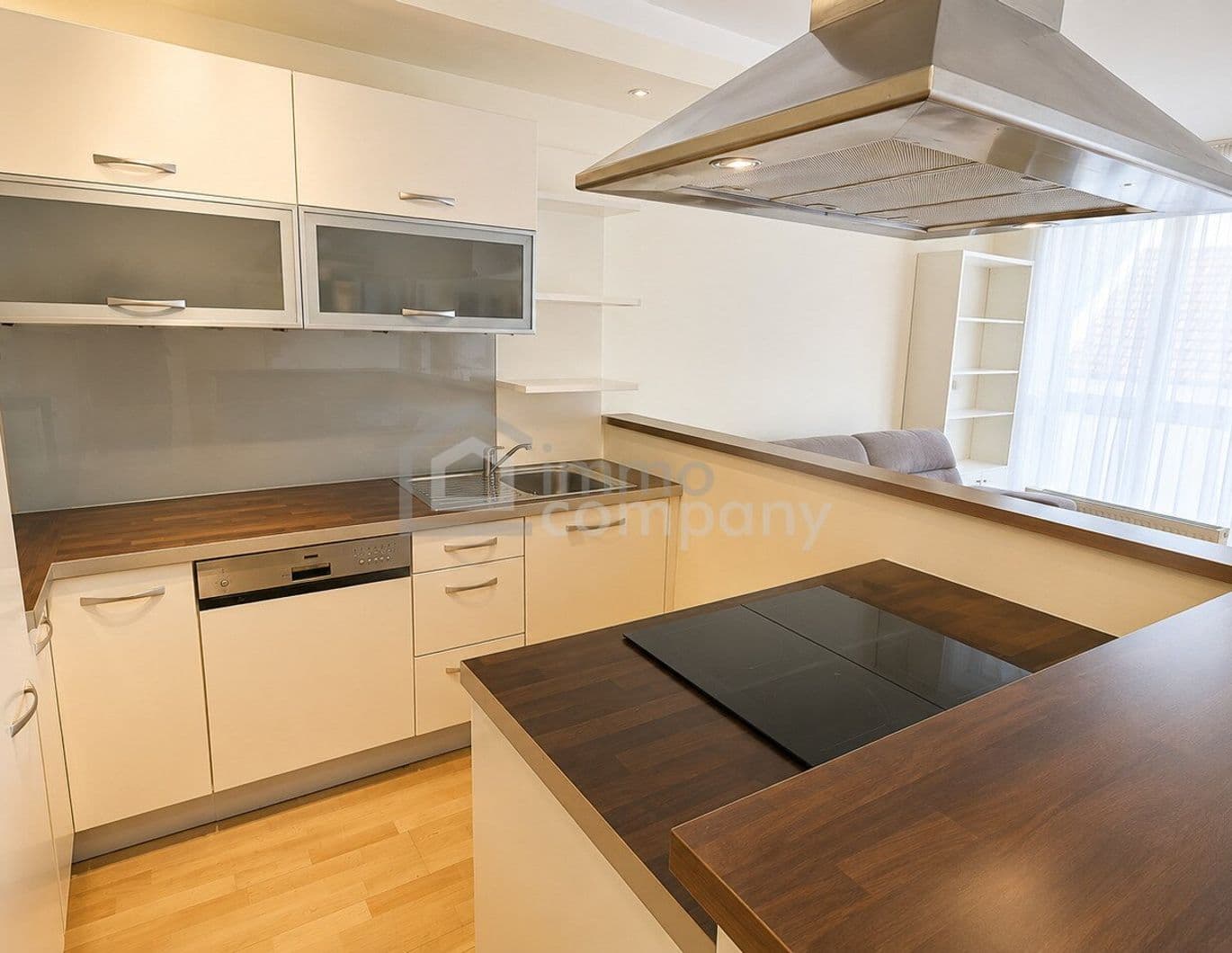 Lässige 3-Zimmer-Wohnung mit 2x Wintergarten auf 2 Stockwerken zu Vermieten!