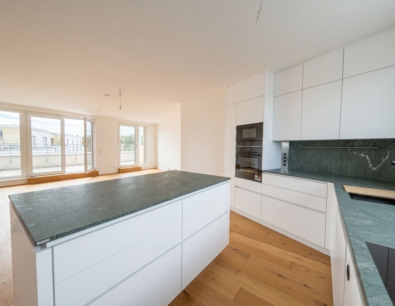 Exklusive Dachgeschoßwohnung mit Traumküche & Sonnenterrasse | Erstbezug | Zentrale Lage zwischen Innenstadt und Bahnhof | Tiefgaragenplatz Anmietbar